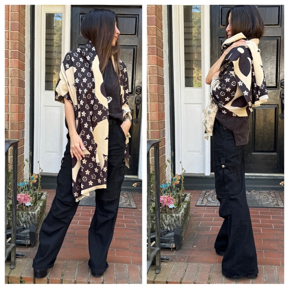 Fabulous chic Reversible Scarf Shawl POSH LIVE LISTING - Picture 3 of 5